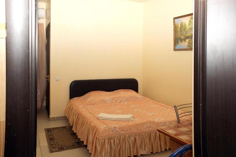 Twin Room image 3