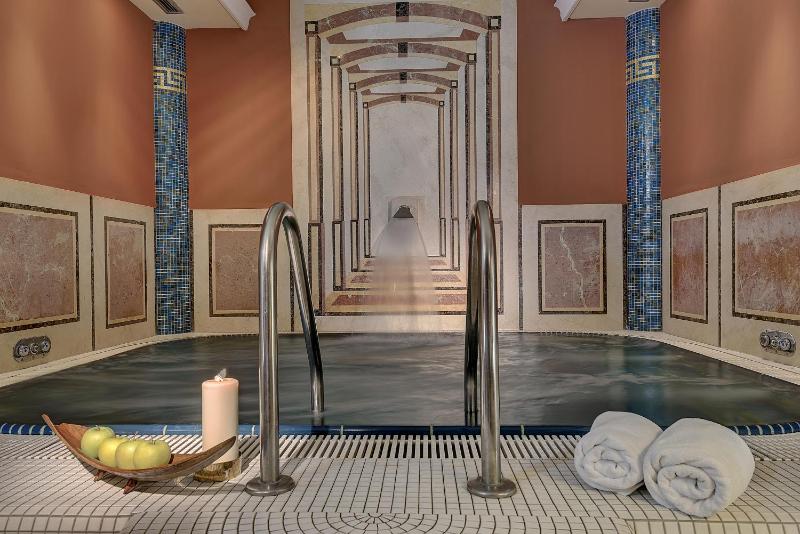 Marrol's Boutique Hotel - image 10