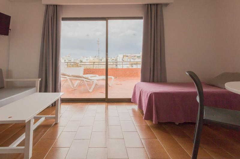 Apartment (4 Adults) with Terrace image 4