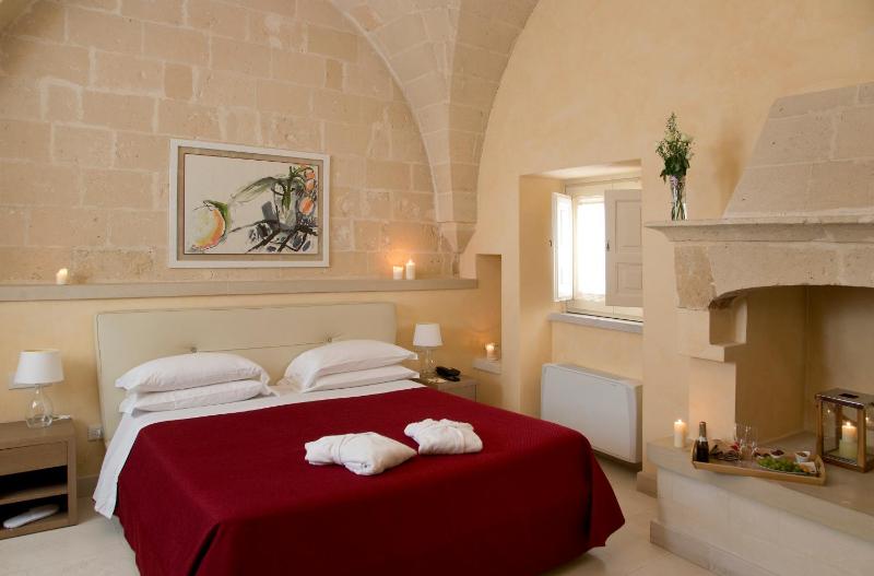 Deluxe Double Room image 3