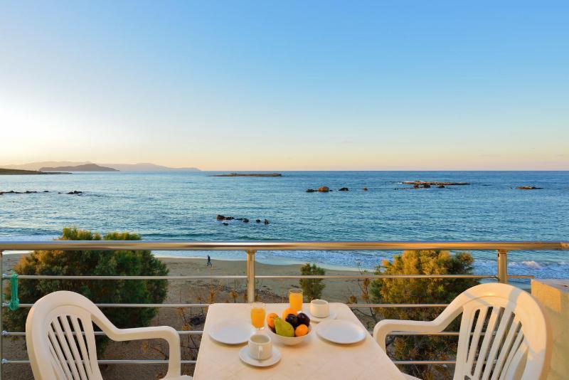 Standard Room with Sea View (2-3 Adults) image 1