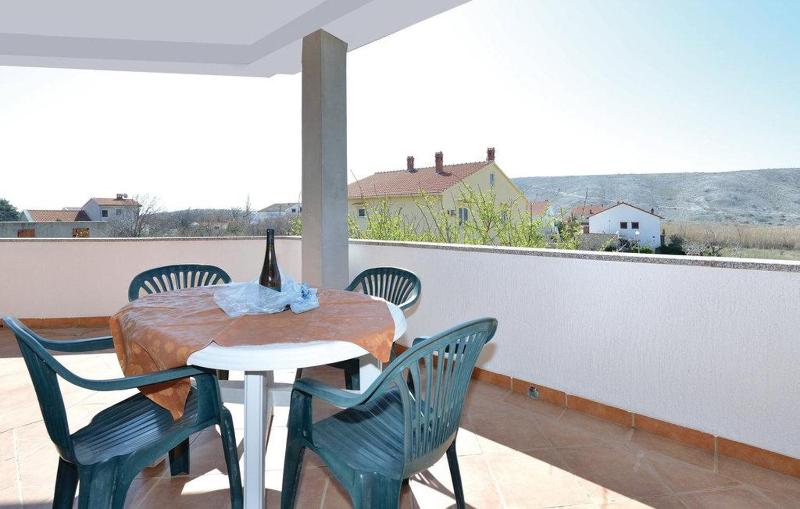 One-Bedroom Apartment with Terrace and Sea View image 1