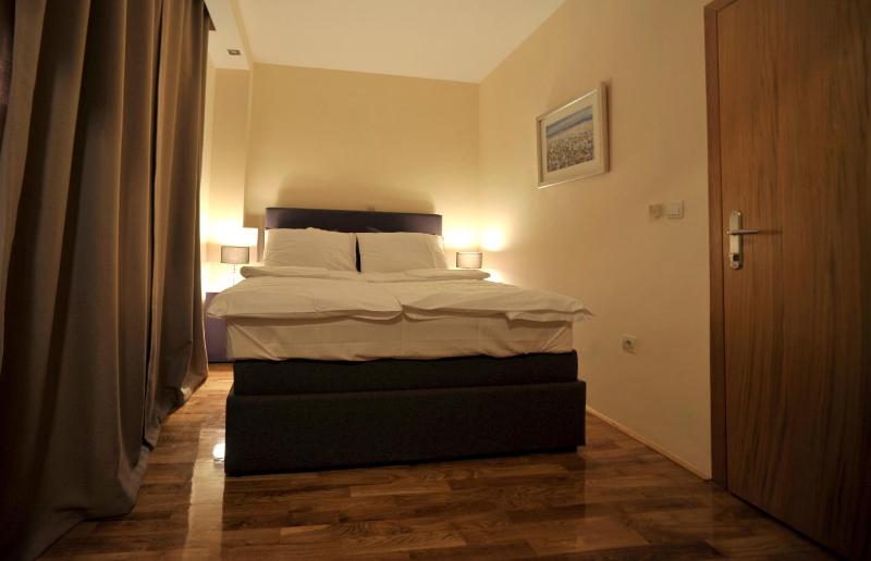 Double Room image 3