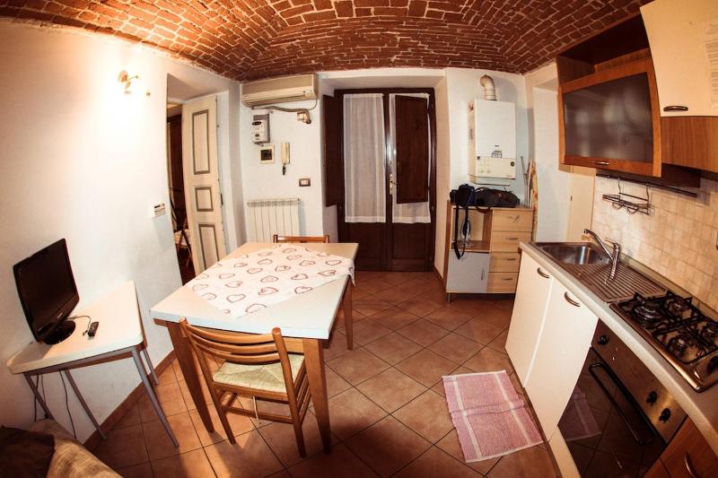 One-Bedroom Apartment image 4