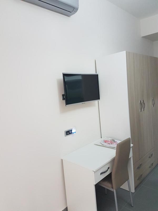 Quadruple Room with Balcony image 2