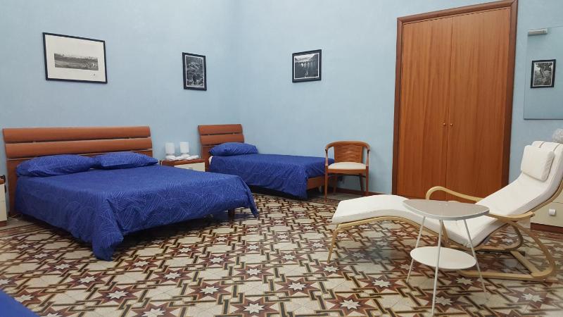 Triple Room with Balcony image 3