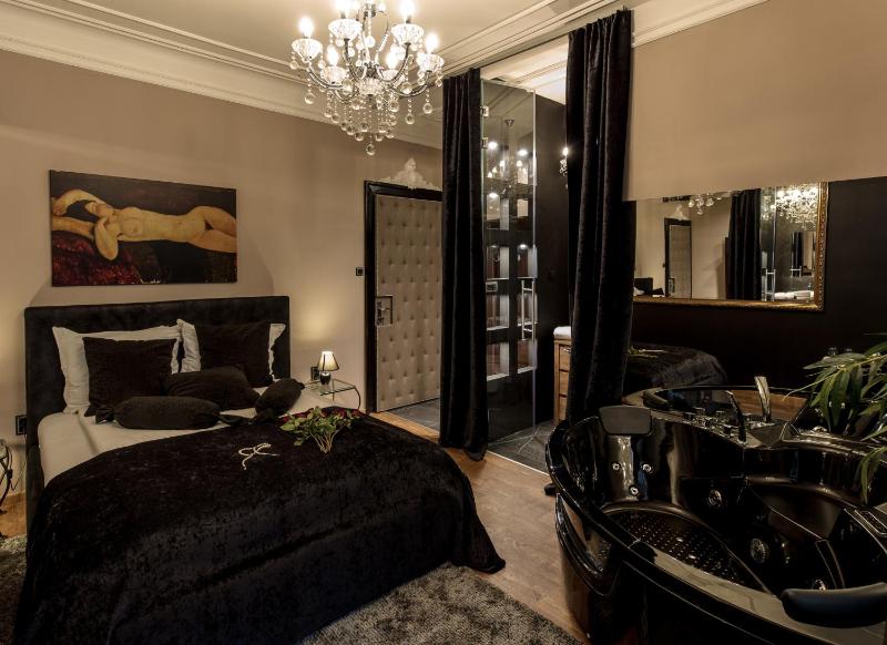 Ben Akiba Luxury Suites - image 13