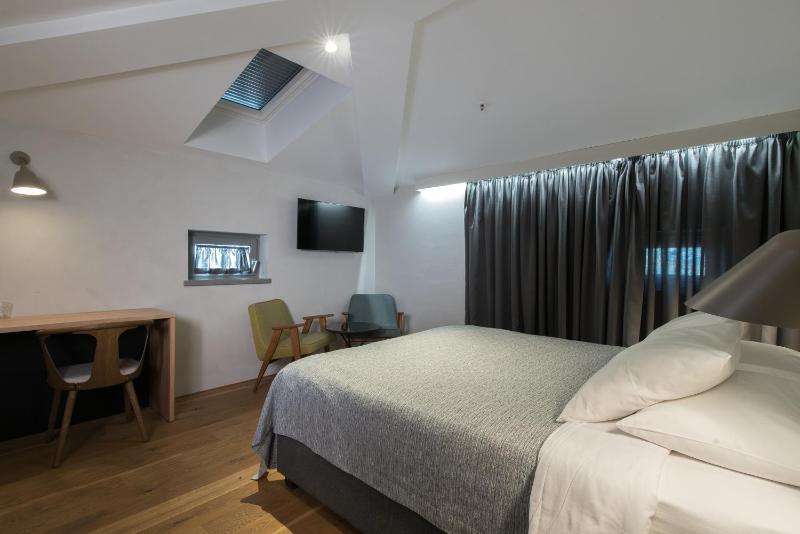 Double Room - Attic image 4