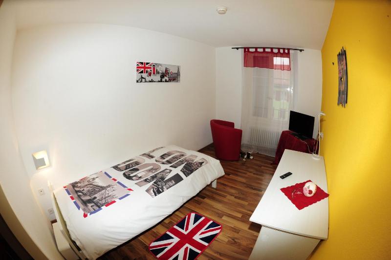 Single Room image 2