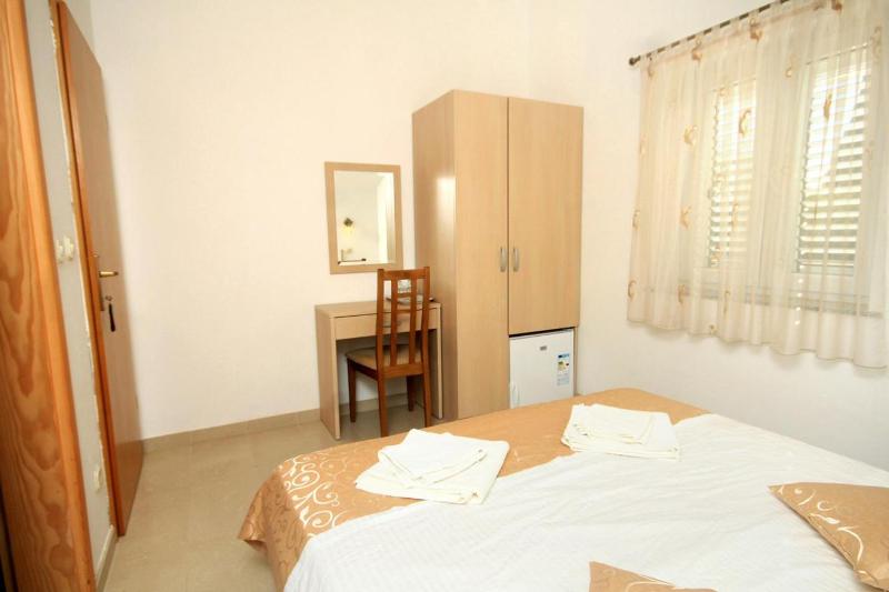 Double Room image 3