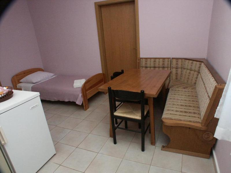 One-Bedroom Apartment image 3