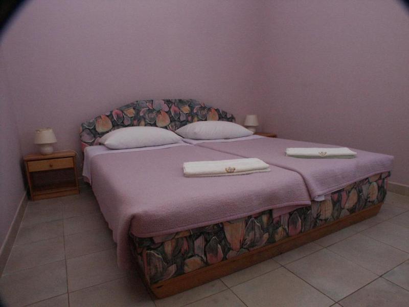 One-Bedroom Apartment image 4