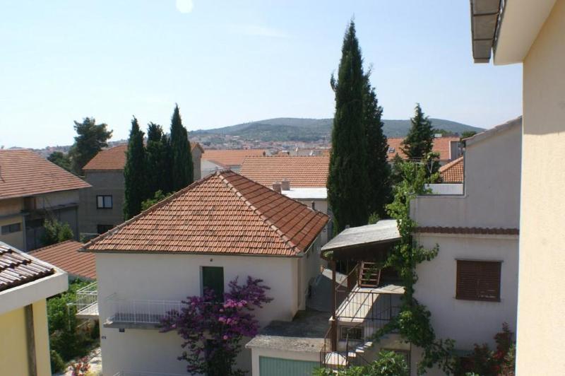 Studio with Balcony image 2