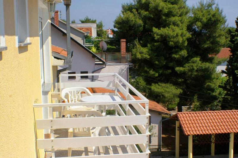 Studio with Balcony image 3