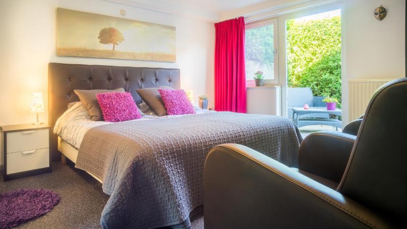 Double Room with Bathroom image 1