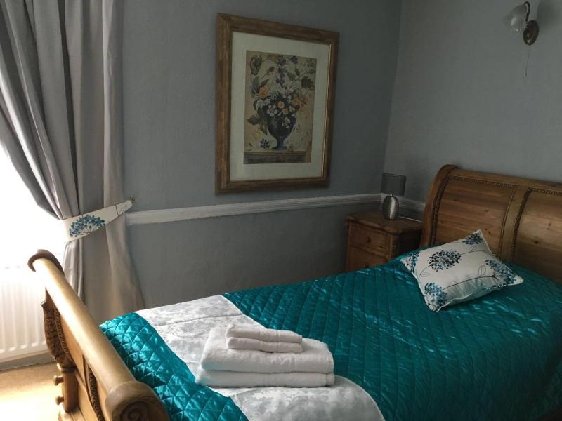 Twin Room image 2