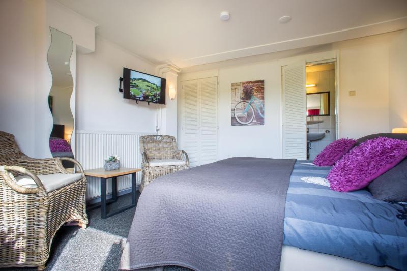 Double or Twin Room with Garden View image 2