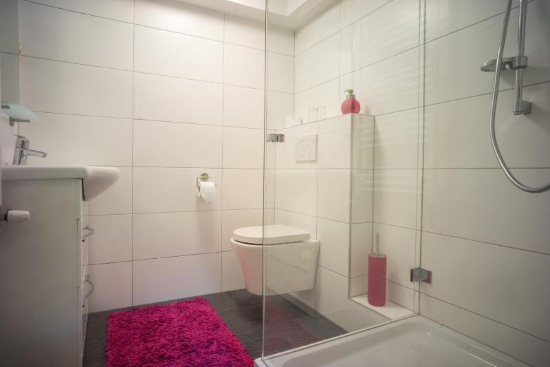 Double Room with Bathroom image 2