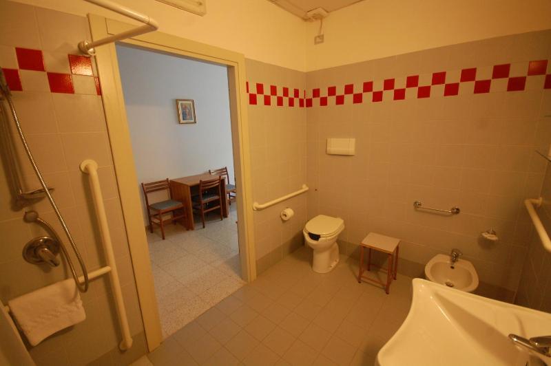 Quadruple Room image 4
