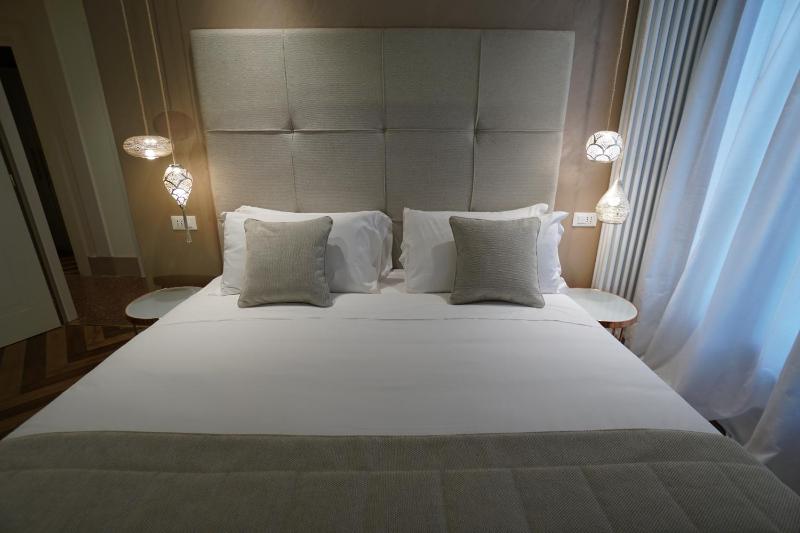 King Room with Garden View image 3