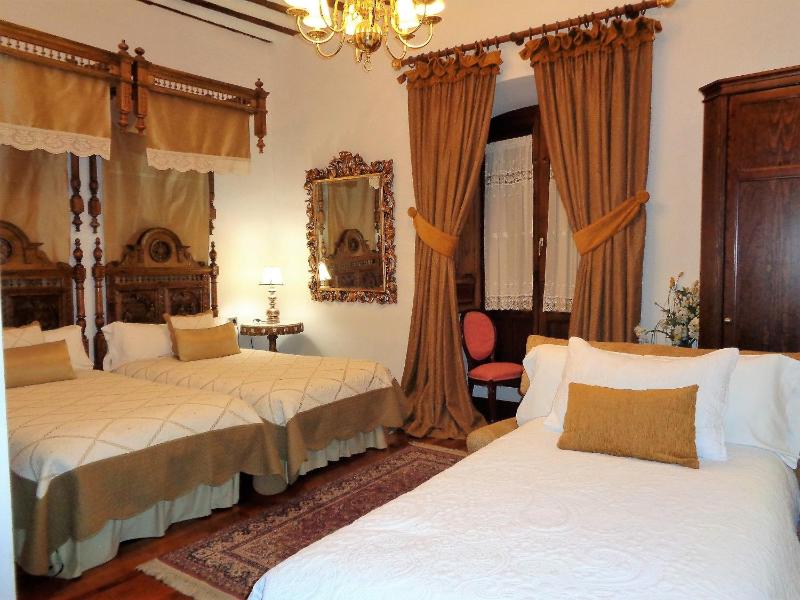 Double Room image 4