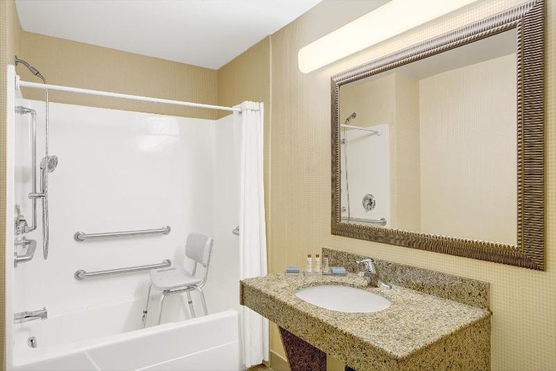 Queen Room with Two Queen Beds - Disability Access/Non-Smoking image 2