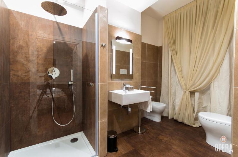 Deluxe Double Room image 2