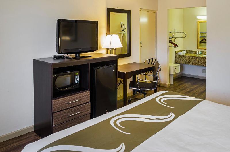 King Room - Non-Smoking image 2