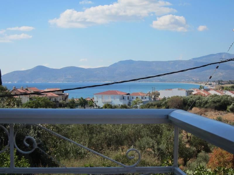 Twin Studio with Mountain View image 2
