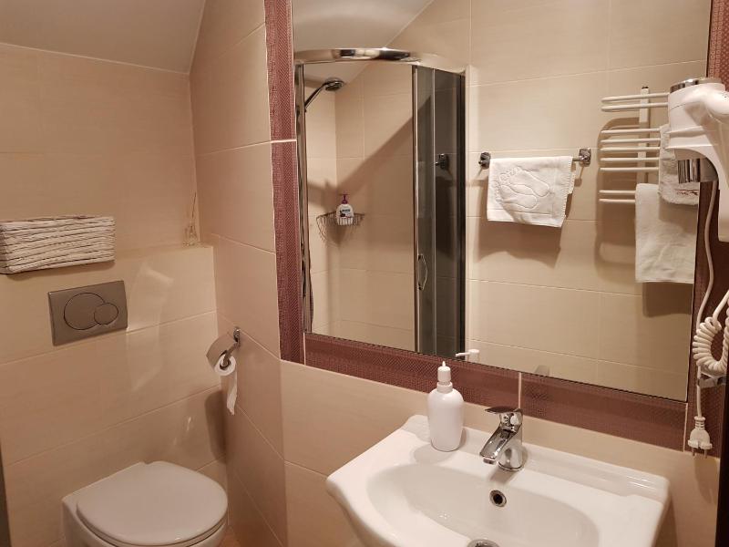 Twin Room image 3