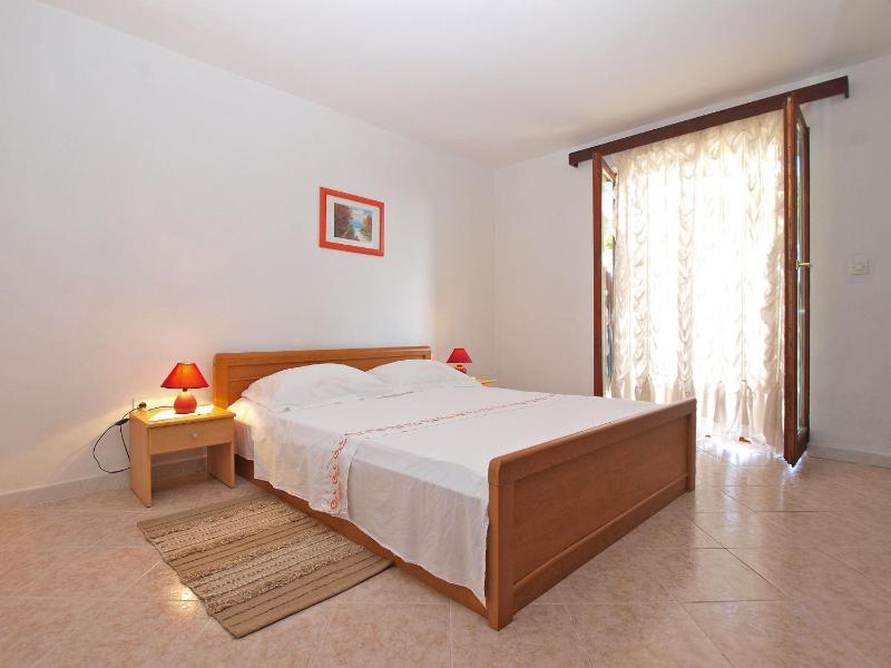 One-Bedroom Apartment image 2