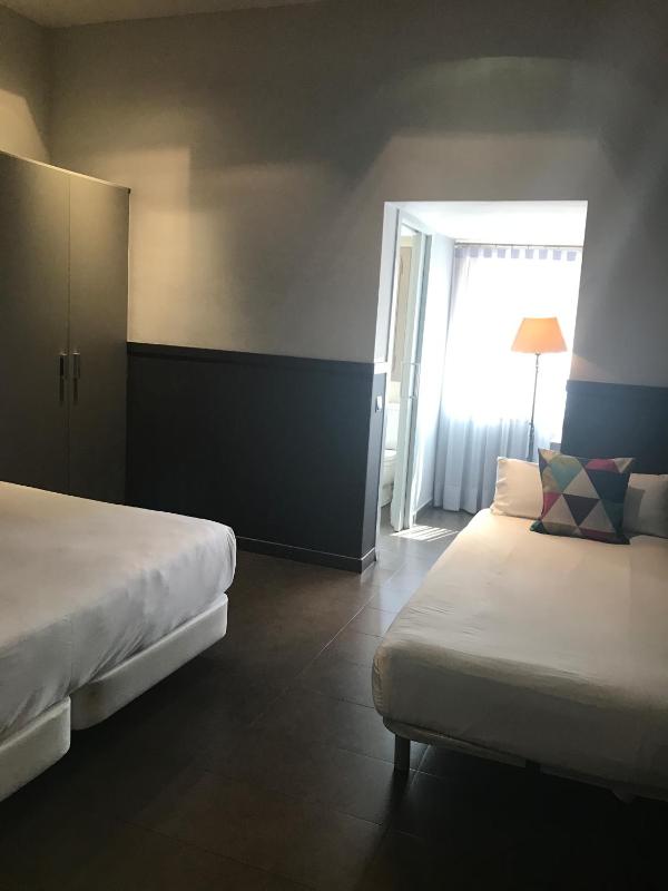 Standard Triple Room image 2