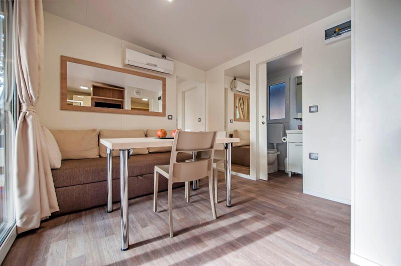 Premium Two-Bedroom Mobile Home with Sea View image 4