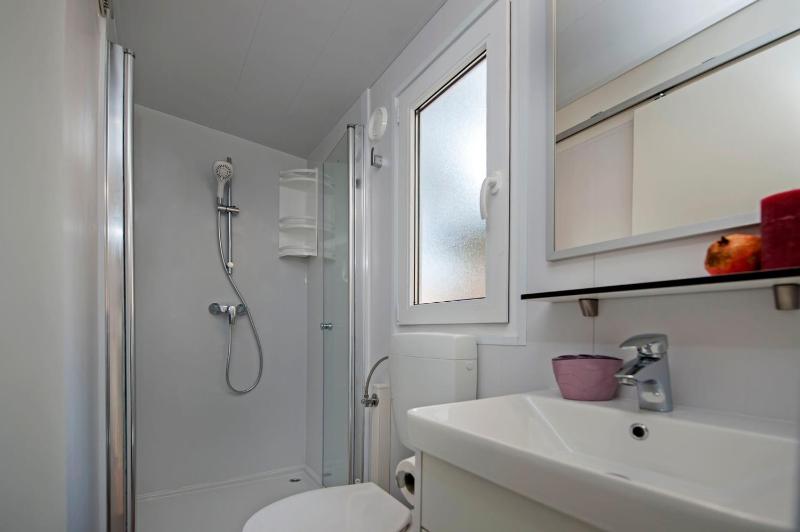 Premium Two-Bedroom Mobile Home with Sea View image 3