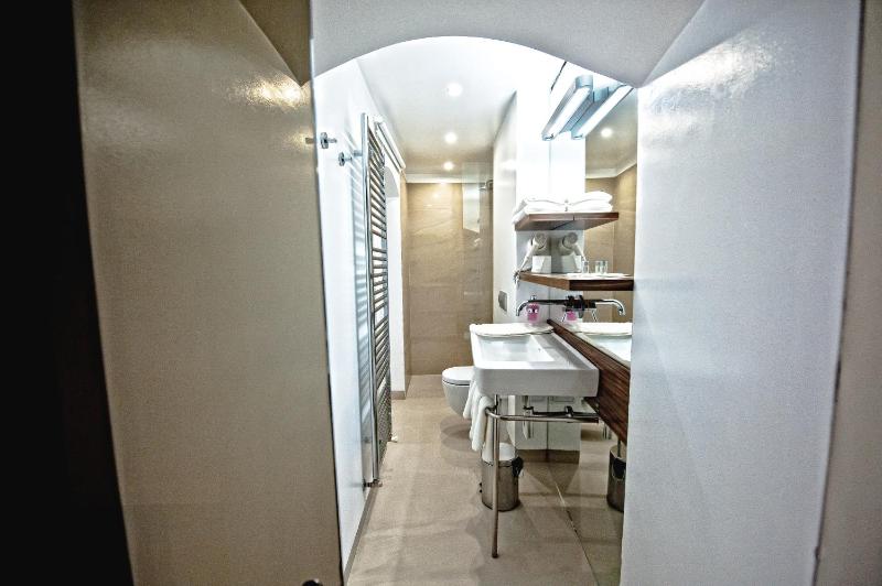 Superior Double Room image 3