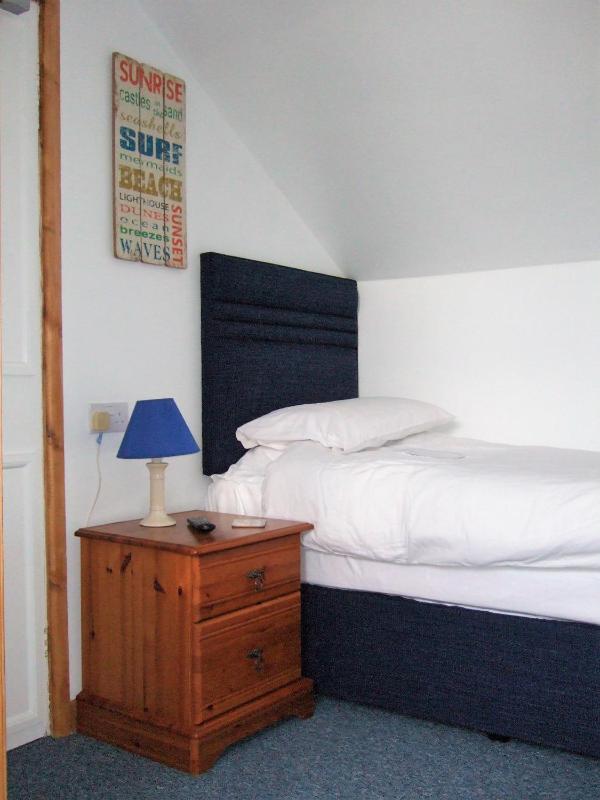 Single Room with Shower image 1