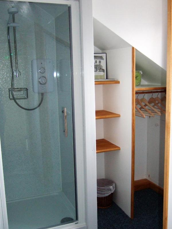 Single Room with Shower image 4