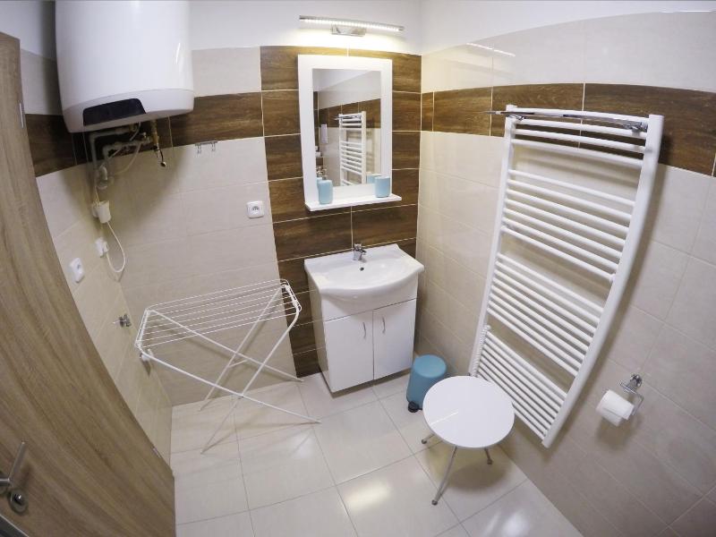 Studio Apartment - Basement image 4