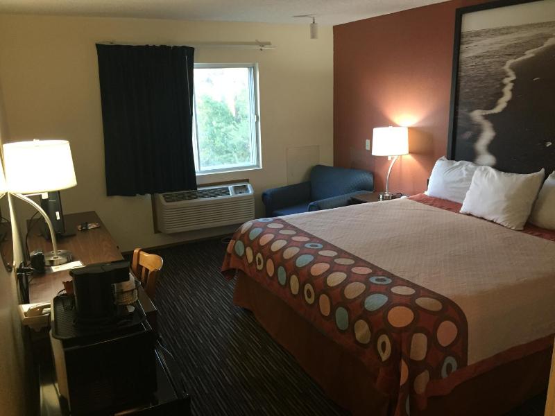 King Room - Non-Smoking image 2