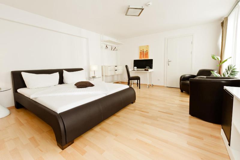 Double Room image 3