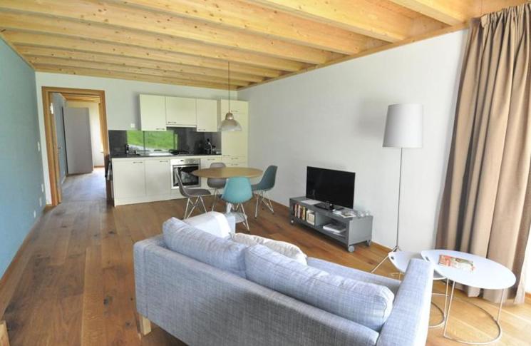 One-Bedroom Apartment image 4
