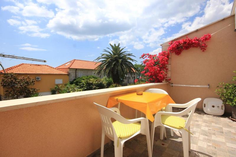 One-Bedroom Apartment with Terrace and Sea View image 1