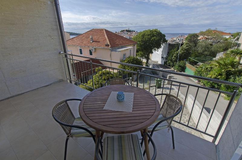 One-Bedroom Apartment image 1