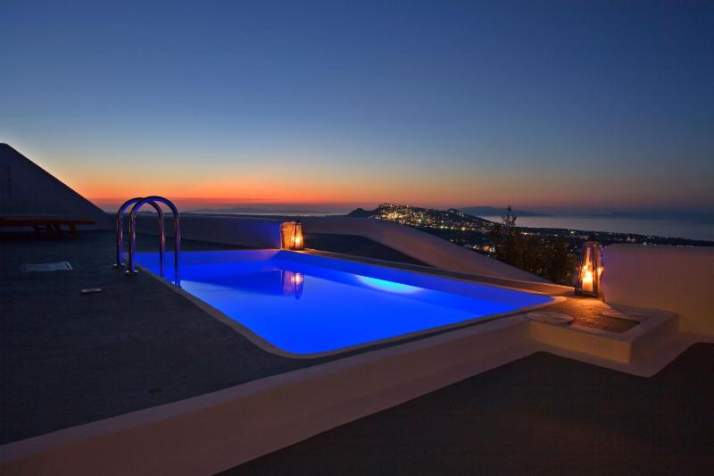 Senior Suite with Pool and Panoramic View image 1