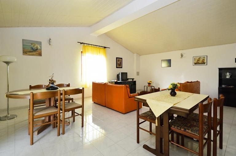 Apartment image 4