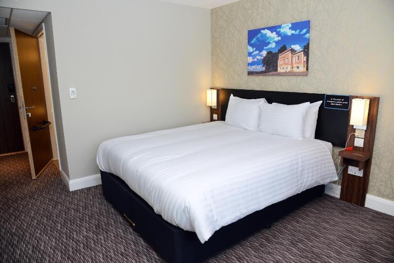 Double or Twin Room image 4