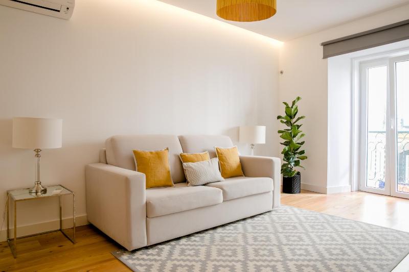 Superior Apartment One Bedroom image 4