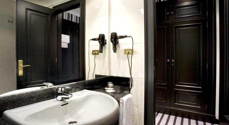 Hotel Clarin - image 35