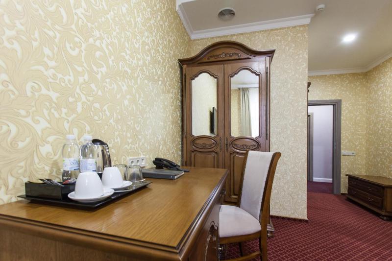 Comfort Twin with Bedroom and Living room image 3