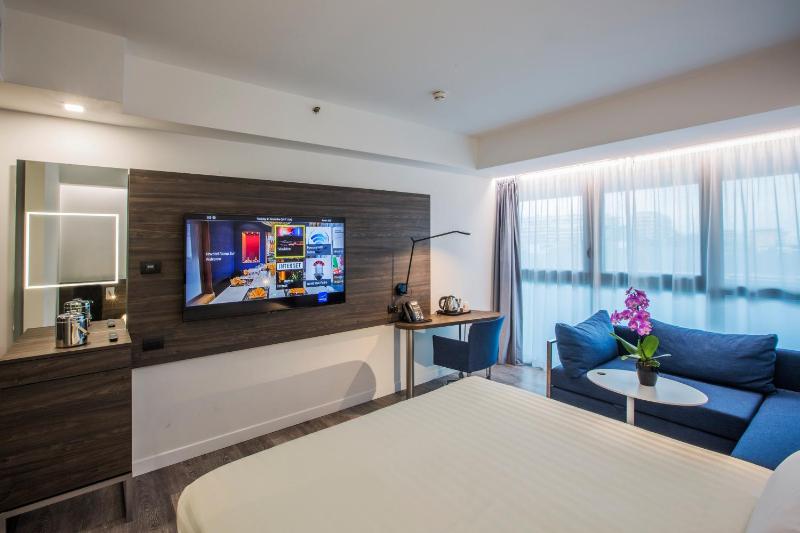 Superior Double Room with Sofa Bed image 2